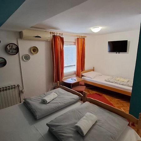 Aventurin Rooms Slunj Rum bild